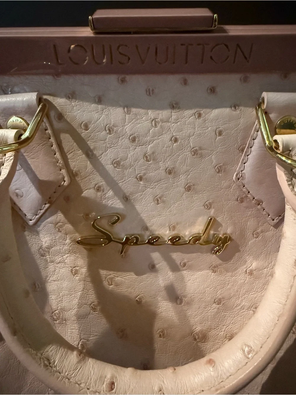 Louis Vuitton Pink Speedy Ostrich-Textured Top Handle Bag. Incredibly rare. - Picture 6 of 15